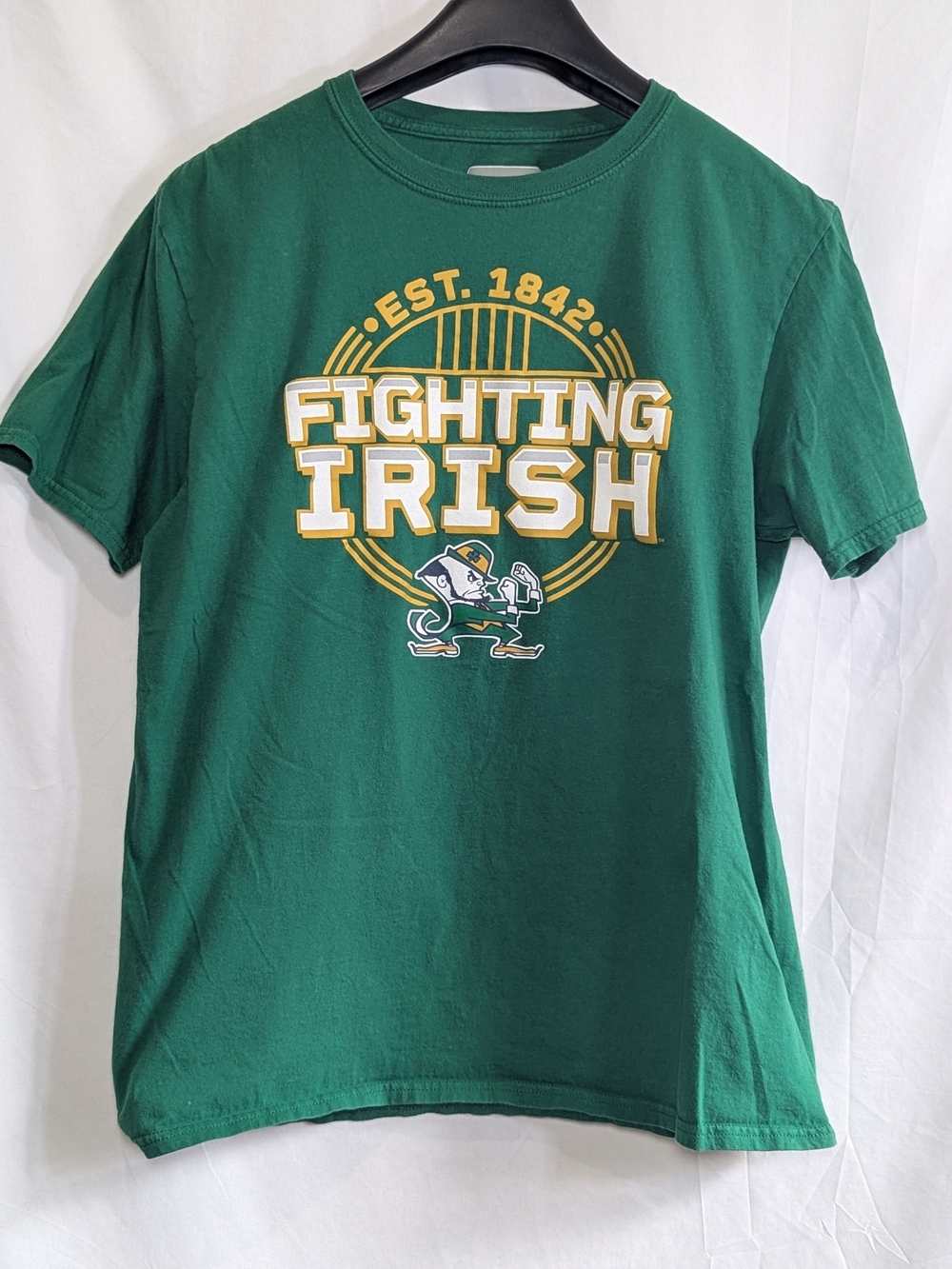 Captivating Notre Dame Fighting Irish Graphic T-Shirt Green Gold Large